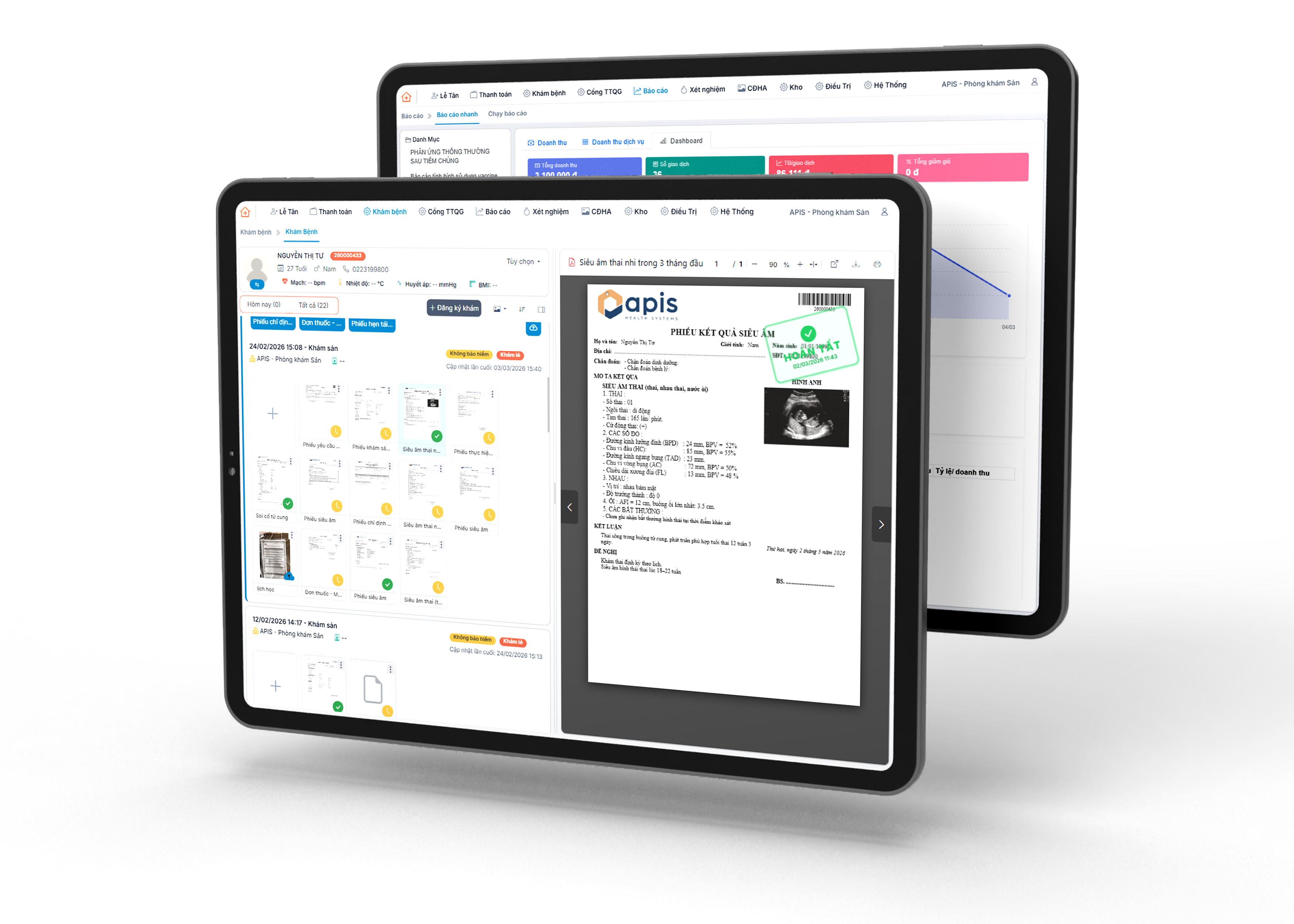 Bác sĩ sử dụng phần mềm quản lý phòng khám